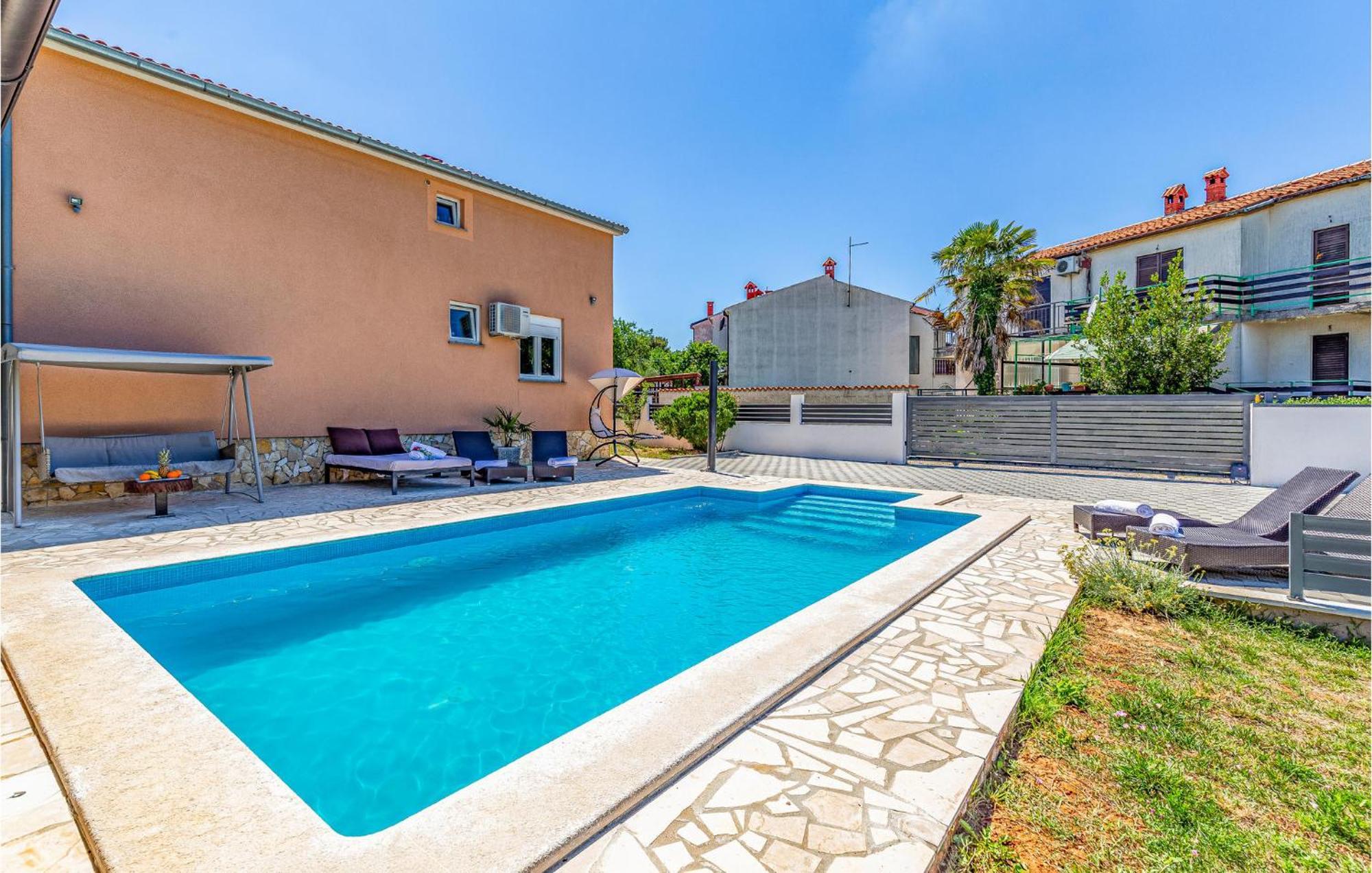 Apartment 1 Bedroom Awesome In *