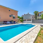 1 Bedroom Awesome Apartment In Pula