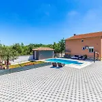 1 Bedroom Awesome Apartment In Pula