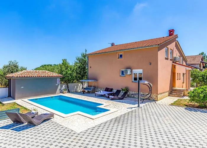 1 Bedroom Awesome Apartment In Pula