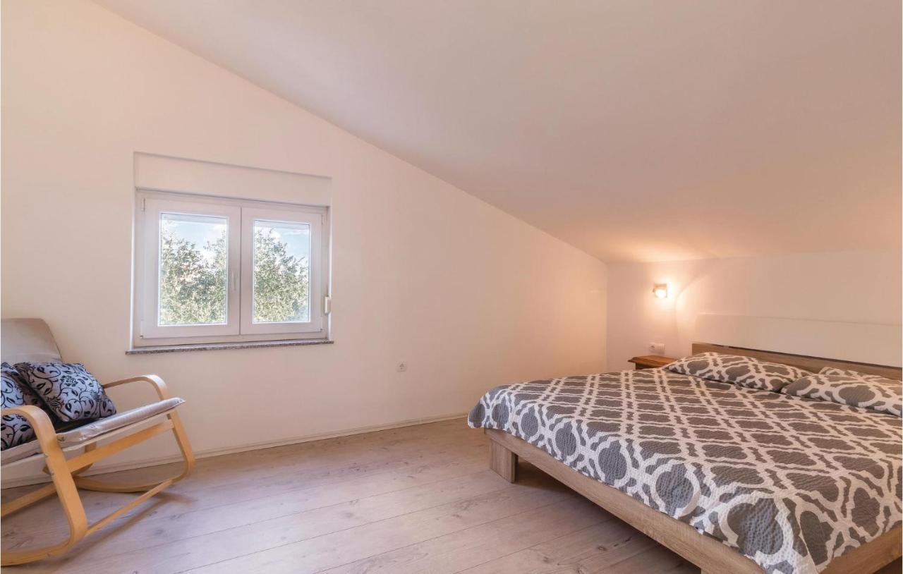 1 Bedroom Awesome In Pula