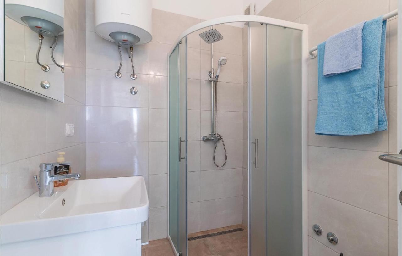 1 Bedroom Awesome In *