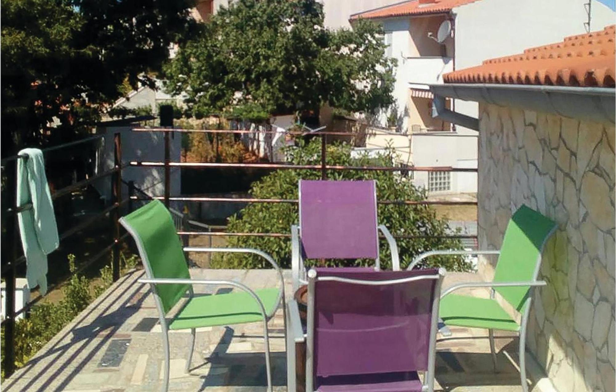 Apartment 1 Bedroom Awesome In Pula
