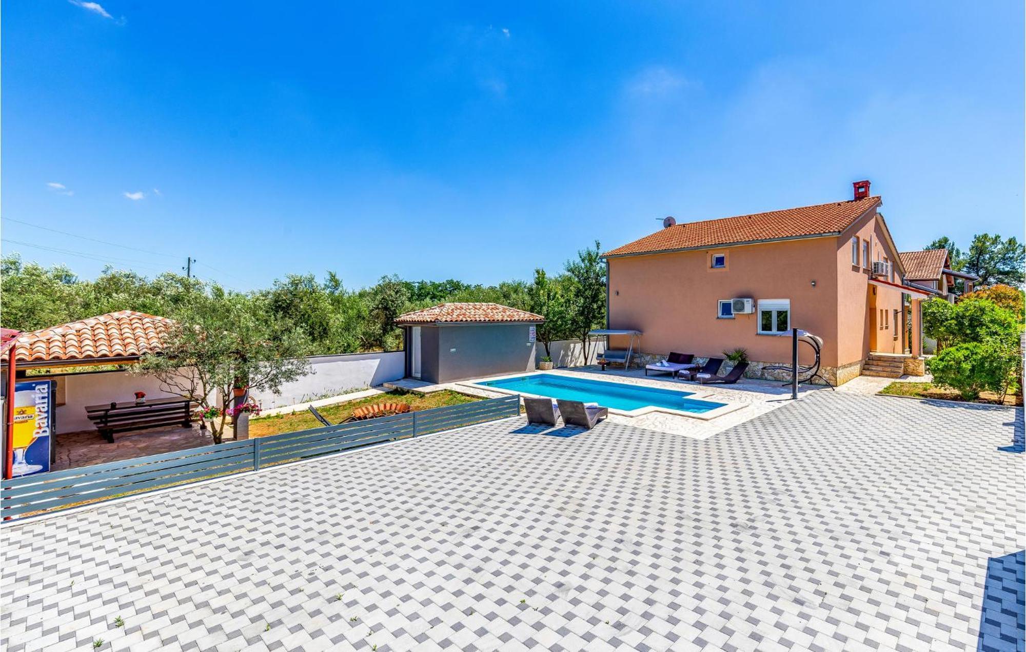 1 Bedroom Awesome In Pula
