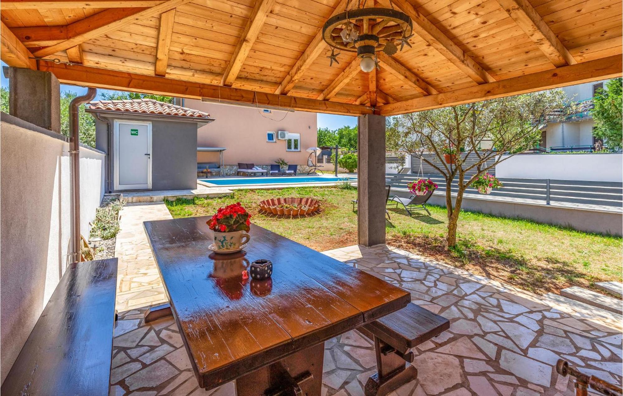 Apartment 1 Bedroom Awesome In *
