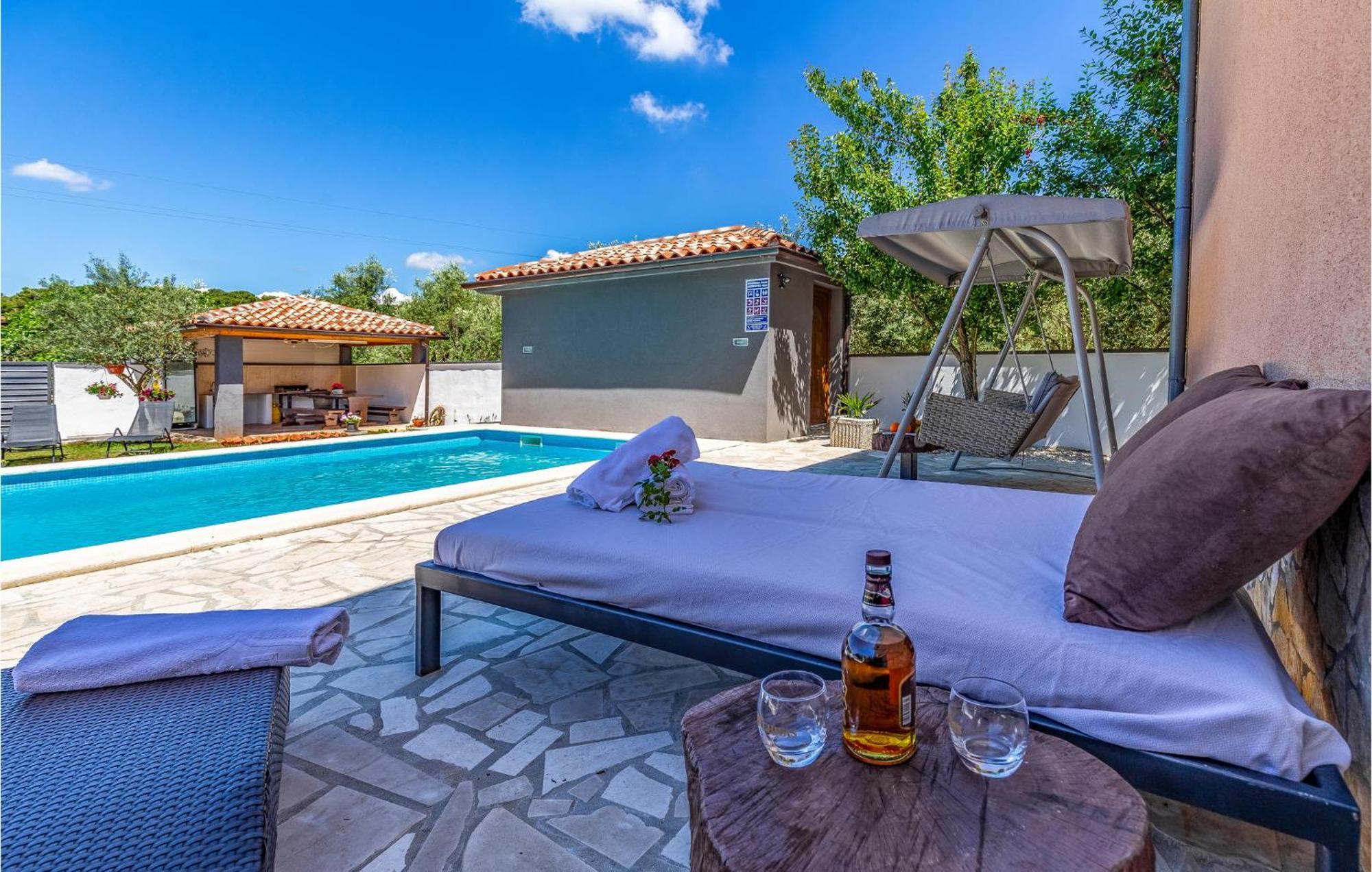 1 Bedroom Awesome In * Pula