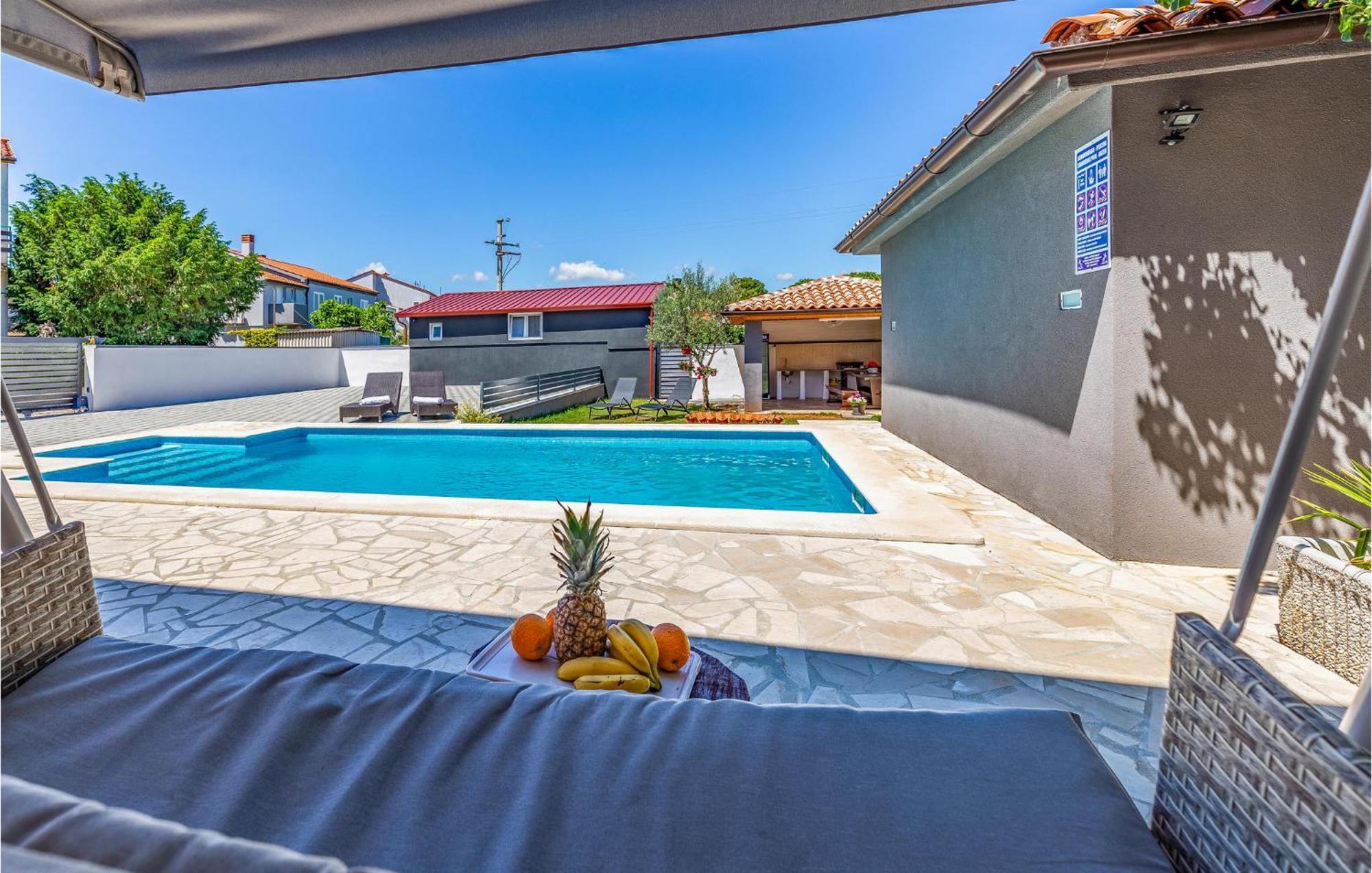 1 Bedroom Awesome In *