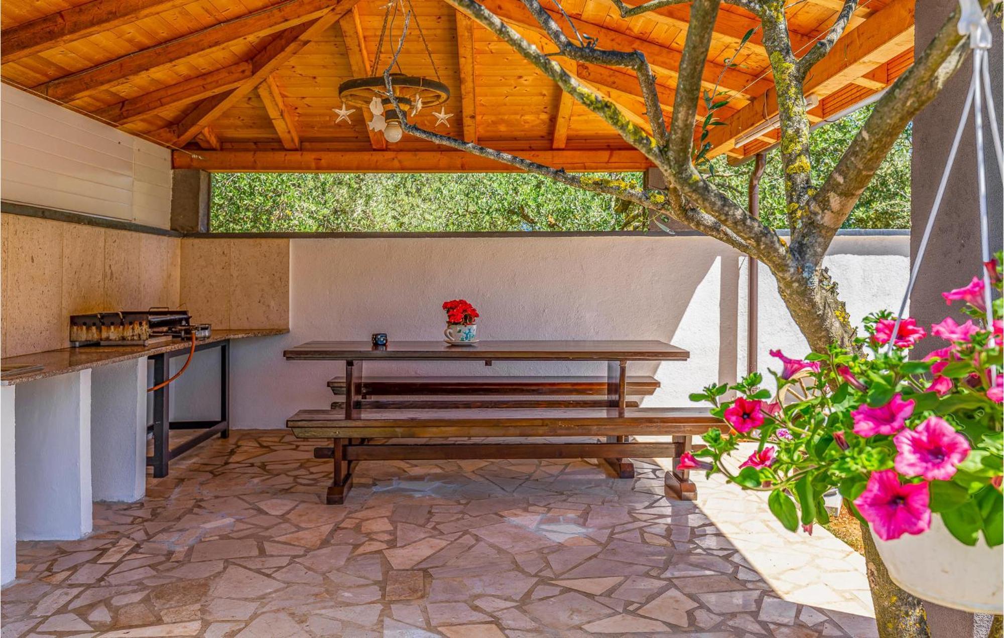 1 Bedroom Awesome In Pula