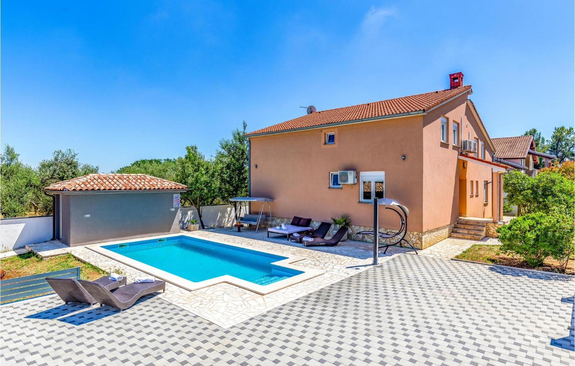 1 Bedroom Awesome In Pula